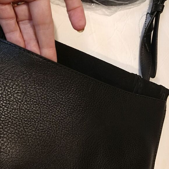 👌Beautiful Vegan Black Tassel Purse - Picture 3 of 6